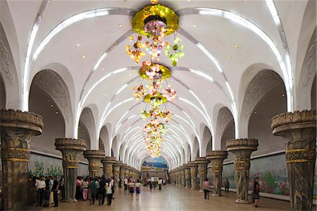 Democratic Peoples Republic of Korea. North Korea, Pyongyang. A station on the Pyongyang Metro. Photographie de stock - Rights-Managed, Code: 862-06677251
