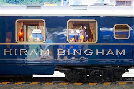 South America, Peru, Cusco, Sacred Valley. The dining car on the luxury Orient Express Hiram Bingham train which runs between Cusco, Poroy, and Machu Picchu via Ollantaytambo Photographie de stock - Rights-Managed, Code: 862-06677260
