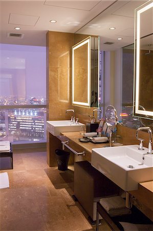 simsearch:862-06675980,k - South America, Peru, Lima. A bathroom in one of the upper floor rooms in the Westin Hotel and Convention Center in San Isidro, PR, Stock Photo - Rights-Managed, Code: 862-06677271