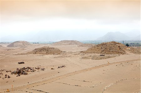 South America, Peru, Barranca, Caral Supe, General view of the UNESCO World Heritage listed archaeological site of Caral Supe, the oldest centre of civilization in the Americas Photographie de stock - Rights-Managed, Code: 862-06677321