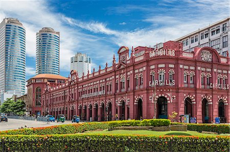 This beautiful building was opened in 1906 and housed a grand department store to serve British Planters and Colonial Administrators with every imported luxury, Colombo, Sri Lanka Photographie de stock - Rights-Managed, Code: 862-06677476