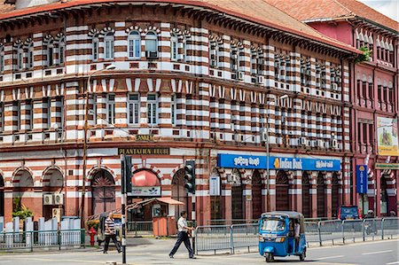 simsearch:862-06677477,k - Situated opposite Cargill s in main street, an old brick building with similar colonial architectural style which houses the Indian Bank, Colombo, Sri Lanka Foto de stock - Direito Controlado, Número: 862-06677479