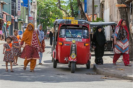 sri lankan ethnicity (female) - A Colombo street scene, Colombo, Sri Lanka Photographie de stock - Rights-Managed, Code: 862-06677481