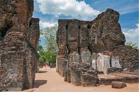 simsearch:862-06677477,k - The ruins of the 12th century palace of King Parakramabahu at Polonnaruwa who reigned from 1153 to 1186, Sri Lanka Foto de stock - Direito Controlado, Número: 862-06677490