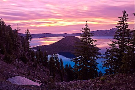 Sunrise with Wizard Island, Crater Lake National Park, Oregon, USA Stock Photo - Rights-Managed, Code: 862-06677556