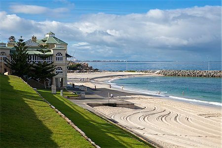 simsearch:862-03887139,k - Australia, Western Australia, Perth.  View along Cottesloe Beach. Foto de stock - Con derechos protegidos, Código: 862-06824862