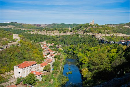 defensivo - Europe, Bulgaria, Veliko Tarnovo, Tsarevets Fortress, Yatra River and Asenova district Photographie de stock - Rights-Managed, Code: 862-06825137