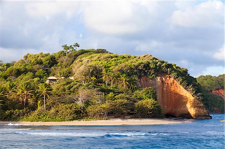 red sandstone - Dominica, Calibishie. The beach at Red Rock Haven and Escape Beach Bar, near Pointe Baptiste. Photographie de stock - Rights-Managed, Code: 862-06825237