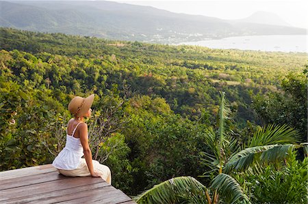 Dominica, Portsmouth, Tanetane. A young lady admires the view towards Portsmouth from Manicou River Resort.(MR). Photographie de stock - Rights-Managed, Code: 862-06825264