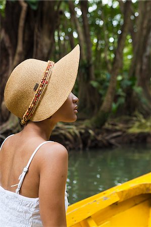 simsearch:862-06825305,k - Dominica, Portsmouth. A young woman sits on a boat on the Indian River, one of Dominica's most popular tourist attractions. (MR). Foto de stock - Con derechos protegidos, Código: 862-06825262