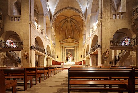 Uzes Cathedral is a former Roman Catholic cathedral, now a parish church, in Uzes, France, dedicated to Saint Theodoritus. Foto de stock - Con derechos protegidos, Código: 862-06825485