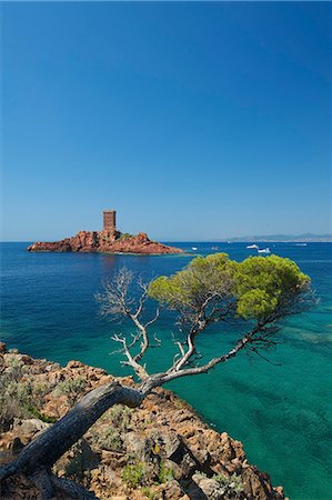 provence - Ile d'Or at Corniche de l'Esterel, Cote d'Azur Provence-Alpes-Cote d'Azur, France Photographie de stock - Rights-Managed, Code: 862-06825535