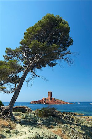 simsearch:862-06825511,k - Ile d'Or at Corniche de l'Esterel, Cote d'Azur Provence-Alpes-Cote d'Azur, France Photographie de stock - Rights-Managed, Code: 862-06825533