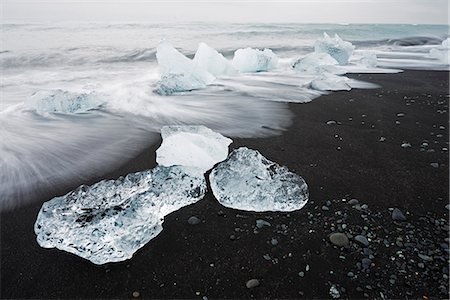 simsearch:862-06825748,k - Iceland, eastern region, Jokulsarlon iceberg lagoon, icebergs washed up on the beach Photographie de stock - Rights-Managed, Code: 862-06825591