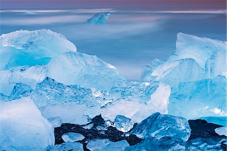 Iceland, eastern region, Jokulsarlon iceberg lagoon, icebergs washed up on the beach Foto de stock - Con derechos protegidos, Código: 862-06825593