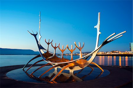 reykjavik - Iceland, Reykjavik, Solfar (Sun Voyager), iconic stainless-steel modern sculpture representing a Viking longboat by Jon Gunnar Arnason Photographie de stock - Rights-Managed, Code: 862-06825654