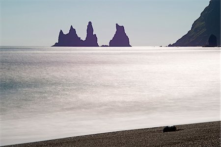 Iceland, southern region, Vik, rock stacks off the coast at Reynisdrangar Photographie de stock - Rights-Managed, Code: 862-06825682
