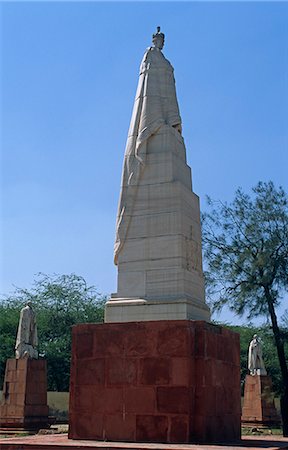 simsearch:862-06825866,k - India, Delhi, Coronation Dubar Site, north of old Delhi, 1877-1903.  Statue of King George V. Here in 1911 King George V was declared Emperor of India Stock Photo - Rights-Managed, Code: 862-06825778
