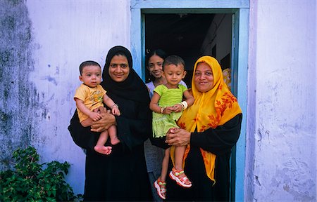 simsearch:862-06825811,k - India, Northern Kerala, Calicut, Kozikhode town, Mishkal Palli Mosque, Kuttichira district, 14th century.  Muslim women with their children. Stock Photo - Rights-Managed, Code: 862-06825782