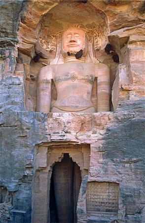 simsearch:862-06825840,k - Asia, India, Madhya Pradesh, Gwalior, 17 metre high standing sculpture of the first Jain tirthankar (revered teacher or saint) Adinath carved into the side of the rock on the ascent to the fort. Stockbilder - Lizenzpflichtiges, Bildnummer: 862-06825867