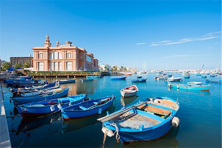 Europe, Italy, Puglia, Bari, harbour seafront and Teatro Margherita Foto de stock - Con derechos protegidos, Código: 862-06825878