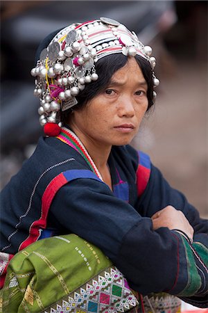 simsearch:851-02961346,k - Laos, Muang Sing. Akha lady at the local market. Photographie de stock - Rights-Managed, Code: 862-06826006