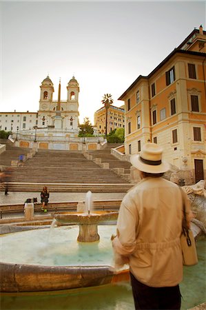 spanish (places and things) - Italy, Lazio, Rome. Young man at the Spanish steps. (MR) (Unesco) Foto de stock - Con derechos protegidos, Código: 862-06826002