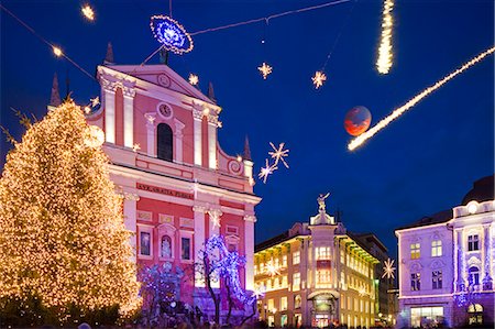 simsearch:841-06449526,k - Slovenia, Central Slovenia, Ljubljana. Christmas Market in Preseren Square. Foto de stock - Con derechos protegidos, Código: 862-06826177