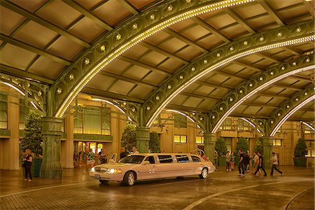 exclusivo - Entrance of Paris Hotel and Casino wirh Limo,Las Vegas, Clark County, Nevada, USA Foto de stock - Con derechos protegidos, Código: 862-06826298