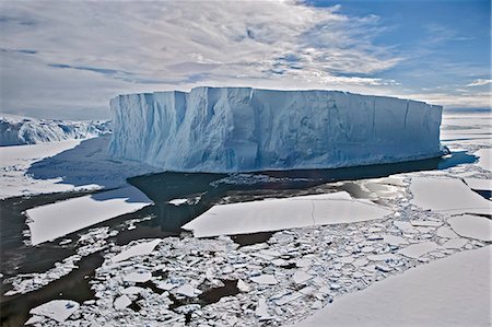 simsearch:862-05996644,k - Antarctica, off Ross Island, Ross Sea. The Drygalski Ice Tongue or Drygalski Tongue, a 50 mile long floatiing ice tongue still attached to the David Glacier on the west coast of the Ross Sea Foto de stock - Direito Controlado, Número: 862-07495743