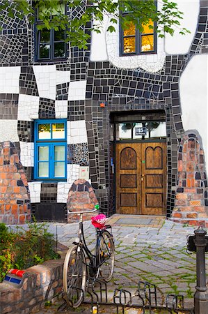 simsearch:862-06542761,k - KunstHausWien museum by Friedensreich Hundertwasser, Vienna, Austria, Europe Stock Photo - Rights-Managed, Code: 862-07495771