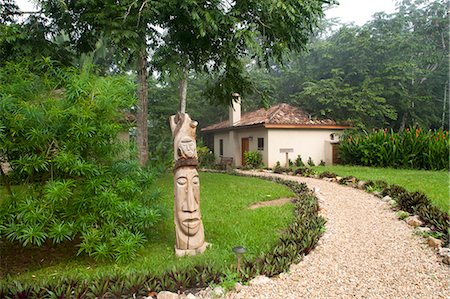 simsearch:862-08718522,k - Central America, Belize, Cayo, Macal Valley, Mystic River resort. The Nargosta cabin surrounded by pristine rainforest Foto de stock - Direito Controlado, Número: 862-07495820