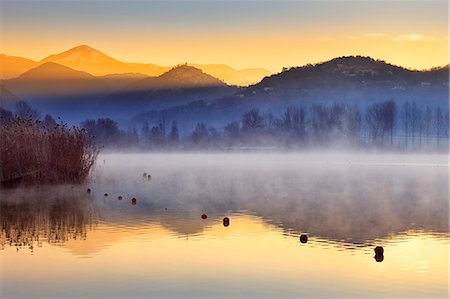 foggy mountain lake - Italy, Umbria, Terni district, piediluco lake. Piediluco village and Labro village at dawn. Stock Photo - Rights-Managed, Code: 862-07495945