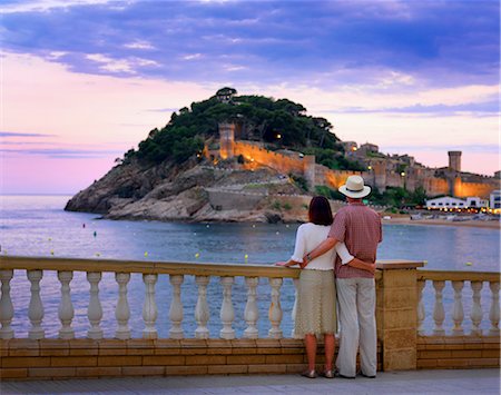 Spain, Catalonia, Costa Brava, Tossa de Mar, man and woman looking at view (MR) Photographie de stock - Rights-Managed, Code: 862-07496279