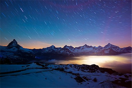 Europe, Valais, Swiss Alps, Switzerland, Zermatt, The Matterhorn (4478m) and town lights Foto de stock - Con derechos protegidos, Código: 862-07496304