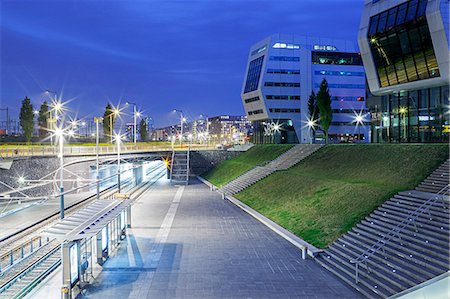 simsearch:862-07650639,k - Europe, Netherlands, Holland, Amsterdam, the futuristic Quintet office park and SBS 6 media buildings company designed  Hans van Heeswijk and the Bus/tram stop at Rietlandpark photographed at dusk Foto de stock - Con derechos protegidos, Código: 862-07650640