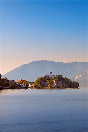 simsearch:862-07689787,k - Austria, Osterreich. Upper Austria, Oberosterreich. Traunsee lake. Traunkirchen. Traunkirchen village Stock Photo - Rights-Managed, Code: 862-07689786