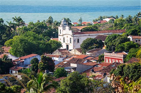 pernambuco - South America, Brazil, Pernambuco, Olinda, view of Olinda showing the 18th Century portuguese baroque church of St. Peter the Apostle (Igreja de Sao Pedro Apostolo) and colonial houses in the UNESCO world heritage listed old portuguese colonial town centre Foto de stock - Con derechos protegidos, Código: 862-07689828