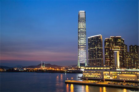 simsearch:862-03731091,k - International Commerce Centre (ICC) at dusk, West Kowloon, Hong Kong Photographie de stock - Rights-Managed, Code: 862-07689864