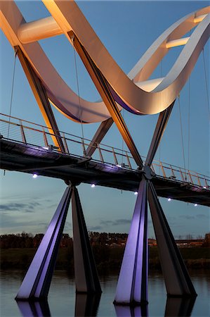 river crossing - Europe, United Kingdom, England, Stock On Tees, Infinity Bridge Photographie de stock - Rights-Managed, Code: 862-07689932