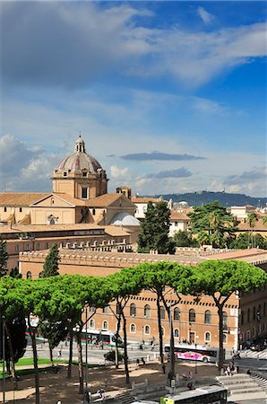 piazza venezia - Church of Il Gesu and Biblioteca della Societa Italiana per Organizzazione Internazionale. Piazza Venezia, Rome. Italy Stock Photo - Rights-Managed, Code: 862-07690117