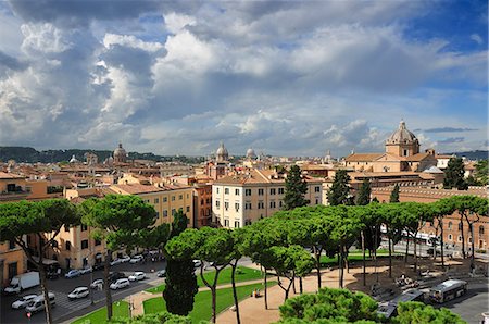 simsearch:862-07690124,k - Piazza Venezia with the Church of Il Gesu and on the horizon the Vatican. Rome, Italy Stockbilder - Lizenzpflichtiges, Bildnummer: 862-07690118