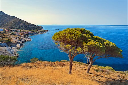 rocky coast - Italy, Italia. Tuscany, Toscana Livorno district. Tuscan Archipelago National Park. Elba island. Pomonte Stock Photo - Rights-Managed, Code: 862-07690135