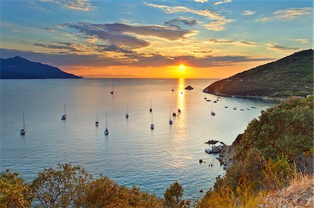 sea sunset - Italy, Italia. Tuscany, Toscana Livorno district. Tuscan Archipelago National Park. Elba island. Capo D'Enfola Stock Photo - Rights-Managed, Code: 862-07690140