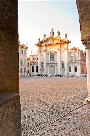 Italy, Lombardy, Mantova district, Mantua, The Cathedral in Sordello Square Photographie de stock - Rights-Managed, Code: 862-07690158