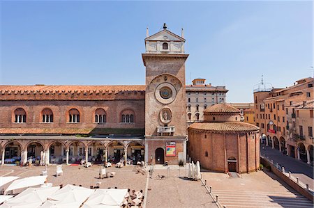 Italy, Lombardy, Mantova district, Mantua, Piazza delle Erbe and Torre dell'Orologio Photographie de stock - Rights-Managed, Code: 862-07690167