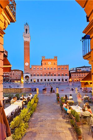 restaurant bar counters - Italy, Tuscany, Siena district, Siena. Piazza del Campo. The Square. Stock Photo - Rights-Managed, Code: 862-07690187