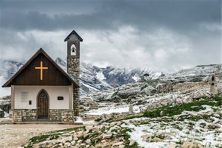 Small mountain church in the Dolomites after a summer snowfall, Cadore, Veneto, Italy Stock Photo - Rights-Managed, Code: 862-07690237