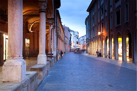 simsearch:862-07690233,k - Italy, Veneto, Padua. One of the streets in the city centre. Stockbilder - Lizenzpflichtiges, Bildnummer: 862-07690231