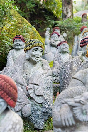 simsearch:622-06439305,k - Asia, Japan, Honshu, Hiroshima prefecture, Miyajima Island, statues in Daisho in temple Stockbilder - Lizenzpflichtiges, Bildnummer: 862-07690271